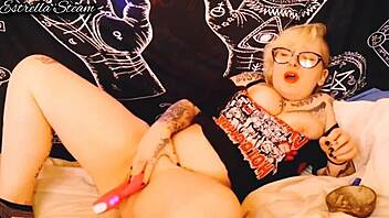 Chubby Spanish Girl Masturbates. She Uses Vibrator Intensely.