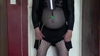 i'm a sissy crossdresser takin piss till it comes out my mouth