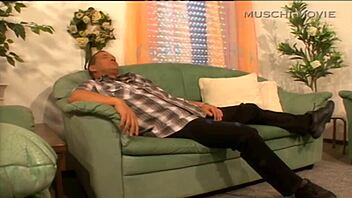 Amateur couple, is this your first time licking pussy before the camera?