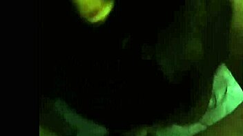 se la chupo y le meto el dedo a mi cornudo!