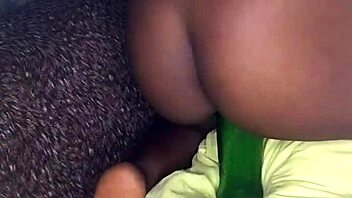 मेरे टीचर ने मुझे बड़े बोतलों से चोदना सिखाया