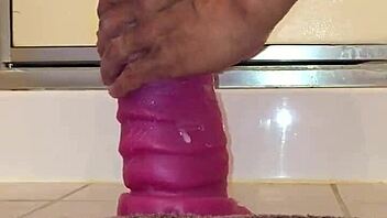 Extremes Gay-Anal mit riesigem Bad Dragon Sleipnir Dildo und Gaping