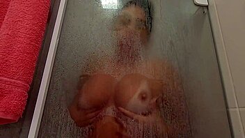 Soraya Carioca Gets Anal In Bath