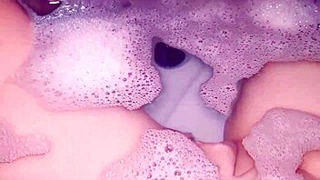Amateur solo girl's solo show in the bathroom