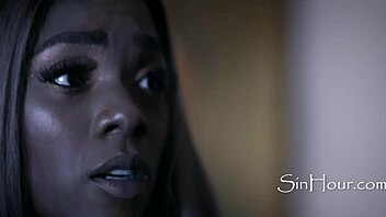 Ebony beauty gives a mind-blowing blowjob
