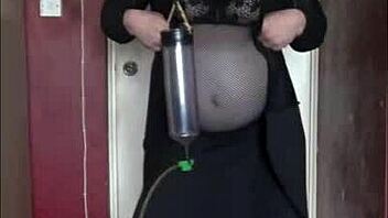 i'm a sissy crossdresser takin piss till it comes out my mouth