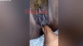 Chupando Buceta Da Puta E Fazendo Ela Gozar Com Lingua E Dedos