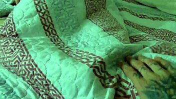 Dlaczego ciągle dotykam dużego tyłka mojej przyrodniej siostry, kiedy śpi?