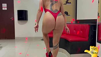 Thiara Fox from Montes Claros shows off her sexy curves in a hot dance.