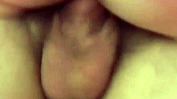 Cougar's homemade video: Watch her pleasure her lover with handjob and cumshot