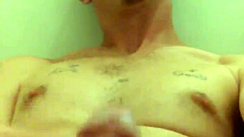 i'm jerking off in the bathtube with my bisexual partner