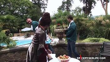 Red Queen Helps Alice in FMM Threesome