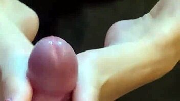 Foot fetish delight: I cum on her feet