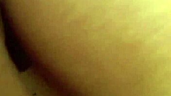 שלישייה אבנוס עם שתי בנות עם ציצים טבעיים וזין שחור ענק בפעולה פרועה