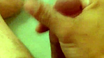 i'm jerking off in the bathtube with my bisexual partner