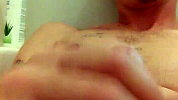 i'm jerking off in the bathtube with my bisexual partner