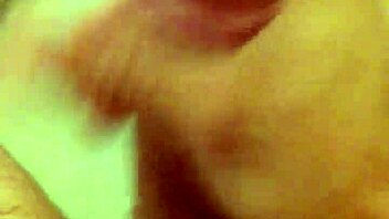 i'm jerking off in the bathtube with my bisexual partner