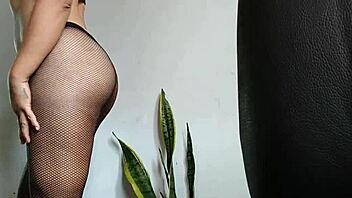 Real amateur MILF gets her big ass pounded in homemade video