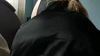 bbw kiusoittelee kauniilla titeillä kuumassa esittelyssä!