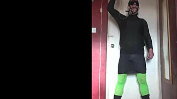 Blindfolded crossdresser swallows his pee 😈