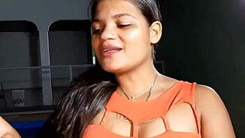 Tigresa invites doctor for pussy licking