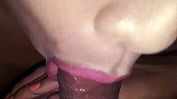 le doy una mamada muy sensual al mi hermanastro y se corre en mi boquita soy toda un putita