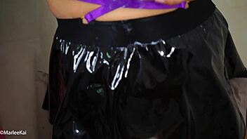 Thai jente i halloween-drakt suger kuk POV 😈🍆