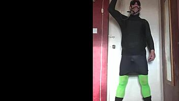 Blindfolded crossdresser swallows his pee 😈