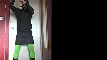 Blindfolded crossdresser swallows his pee 😈