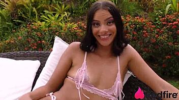 Débora's Big Ass Bounces on Bareback Dick!