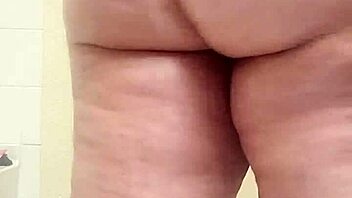 lil-ryda oils up her pretty pink pussy seductively