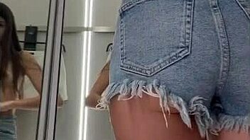 I saw karol smith masturbating in the dressing room at the famous plaza in guadalajara.