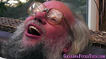 오줌싸는 18+ 베이비, 변태랑 야생 하드코어 야외 액션