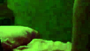 业余妹丁字裤内裤被朋友打屁股