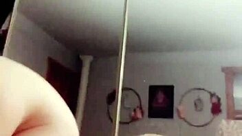 Mikkaloca Latina panas masturbasi sampai orgasme