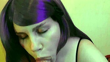 Брюнетка дразнит POV минетом и дрочкой до кончи на лицо