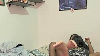 angulo escondido para esta culona morena