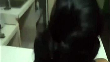 Esposa cozinhando e eu surpreendo com foda íntima!