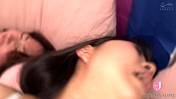 Haruna's Amateur Lesbian Play with Best Friend! 😍