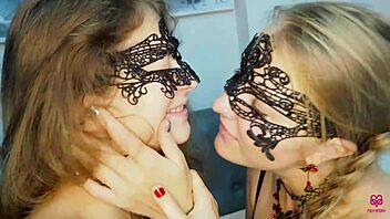 Intense 4k lesbian kissing with sloppy cum sharing action