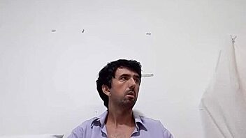 Pau grande in see-through lingerie, jorrando leite gostoso