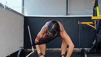 Angelmuscles flexes his muscles and shows off his veins