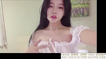 Hey, wanna see this gorgeous Korean babe touching herself?