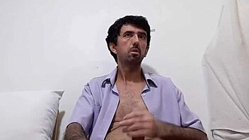 Pau grande in see-through lingerie, jorrando leite gostoso