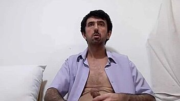 Pau grande in see-through lingerie, jorrando leite gostoso