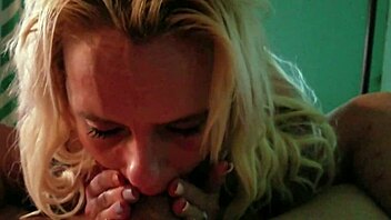 Blonde babe deepthroats cock in sexy blowjob session 😏💦
