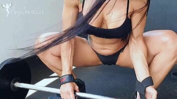 Angelmuscles flexes his muscles and shows off his veins