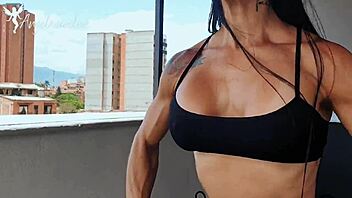 Angelmuscles flexes his muscles and shows off his veins