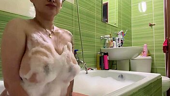 I can't stop watching this hot pregnant teen with big boobs bathing her sexy ass