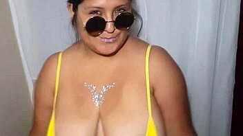 Fat women in love: Meada and her cellulite